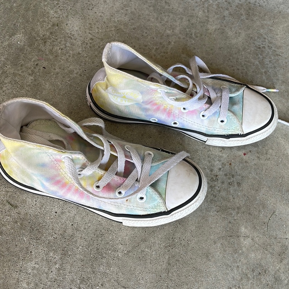 Kids tie dye high tops converse